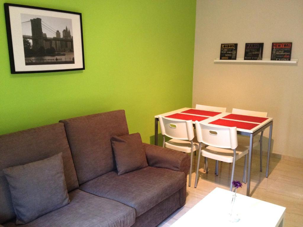 Apartamentos Canasteros Malaga Bilik gambar